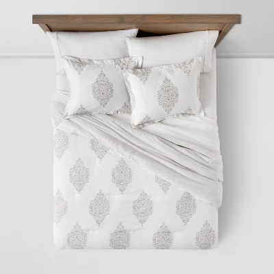 Medallion Printed Family-Friendly Comforter & Sham Set - Threshold™ 2 Medallion Printed Family-Friendly Comforter & Sham Set - Threshold™ - Image 2