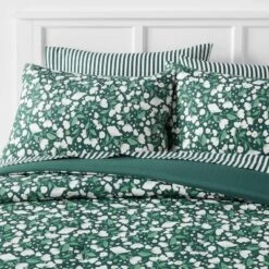 Floral Printed Microfiber Reversible Comforter & Sheets Set Dark Green - Room Essentials™ 13 Floral Printed Microfiber Reversible Comforter & Sheets Set Dark Green - Room Essentials™ -Decoro Shop GUEST 3b9a5973 d4a1 463a af2e 3b4ff4b32e85