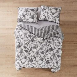 Tanzie Black Quilt Set - Black & White - Levtex Home 7 Tanzie Black Quilt Set - Black & White - Levtex Home -Decoro Shop GUEST 9aff898b b94a 43e5 b951 59f4e40828f4